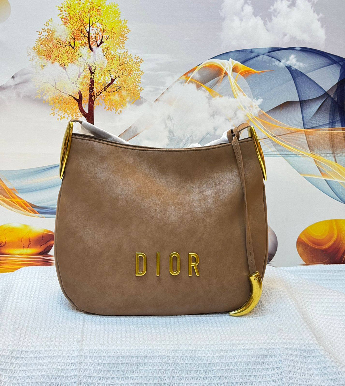 DIOR

Best quality 
without box
105 dhs🇦🇪🇦🇪

size 34CM

Zain290
♥️♥️♥️