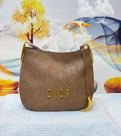 DIOR

Best quality 
without box
105 dhs🇦🇪🇦🇪

size 34CM

Zain290
♥️♥️♥️