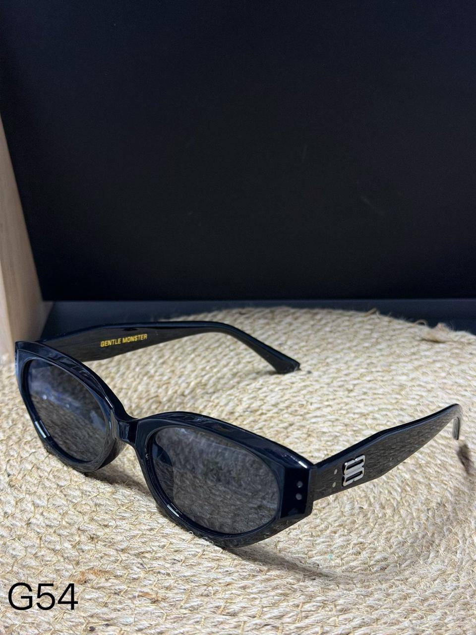 GENTLE MONSTER 👿 *

Sunglasses 🕶️ 

Copy one 

With master box 📦 
50 dhs✅

Zain216
♥️♥️♥️