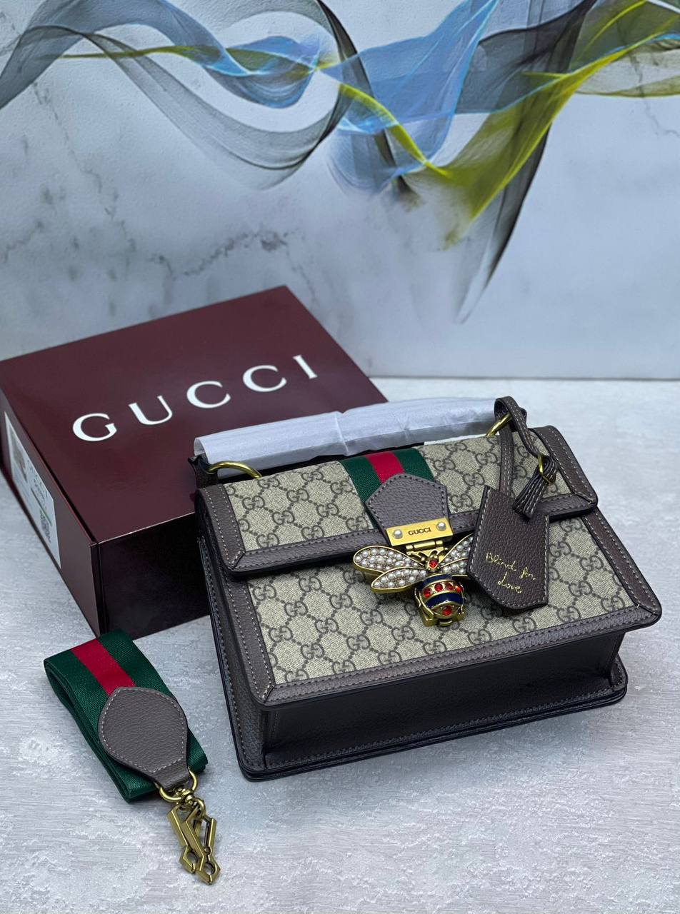 Gucci
High Quality
195 dhs👑

with box 
🎁🎁🎁

Zain175
♥️♥️♥️
