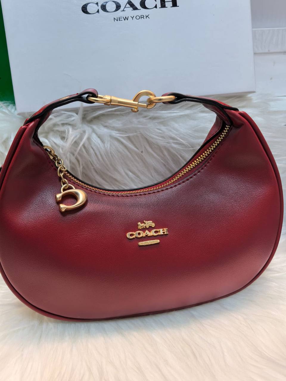 Coach
95 dhs✅
With box

Zain219
♥️♥️♥️