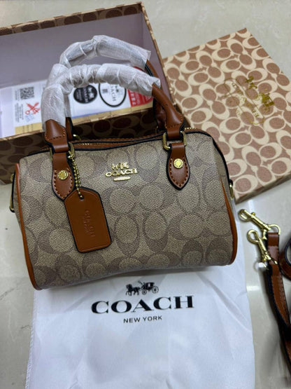 🎉 Offer 🎊  Coach Rowan
High quality +🎁
Size : 19 * 13 cm
60 dhs🪙🌨️

with box 🎁

Zain115
♥️♥️♥️