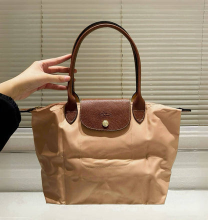 LONGCHAMP
HIGH QUALITY MEDUIM SIZE 
85 dhs✅

Zain39
♥️♥️♥️