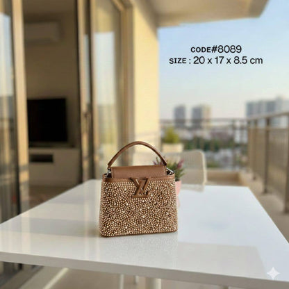 LV
ᴄᴀᴘᴜᴄᴄɪɴᴇ ɪɴ ɢʟɪᴛᴛᴇʀs
sᴜᴀᴅᴇ ᴍᴀᴛᴛᴇ ʟᴇᴀᴛʜᴇʀ ᴍᴀᴛᴇʀɪᴀʟ
ᴡɪᴛʜ ʟᴏɴɢ ʙᴇʟᴛ sᴛʀᴀᴘ
sɪʟᴠᴇʀ ʜᴀʀᴅᴡᴀʀᴇ
sɪᴢᴇ : 20 cm
ᴡɪᴛʜ BOX
🎁🎁🎁

70 dhs🪙💚

Zain31
♥️♥️♥️