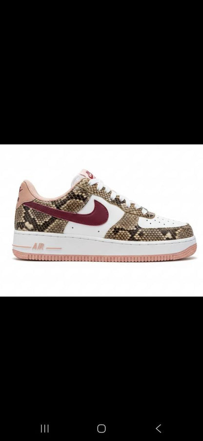 NIKE
Size 40 to 45
95 dhs💓

Zain27
♥️♥️♥️