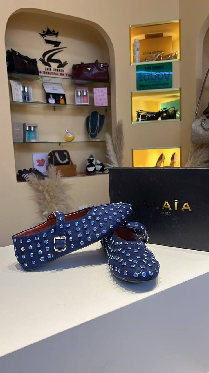 Alaia
only shoes
130 dhs✅

Zain103
♥️♥️♥️