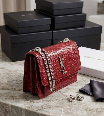 YSL
95 dhs✅

with box
🎁🎁🎁

Zain90
♥️♥️♥️