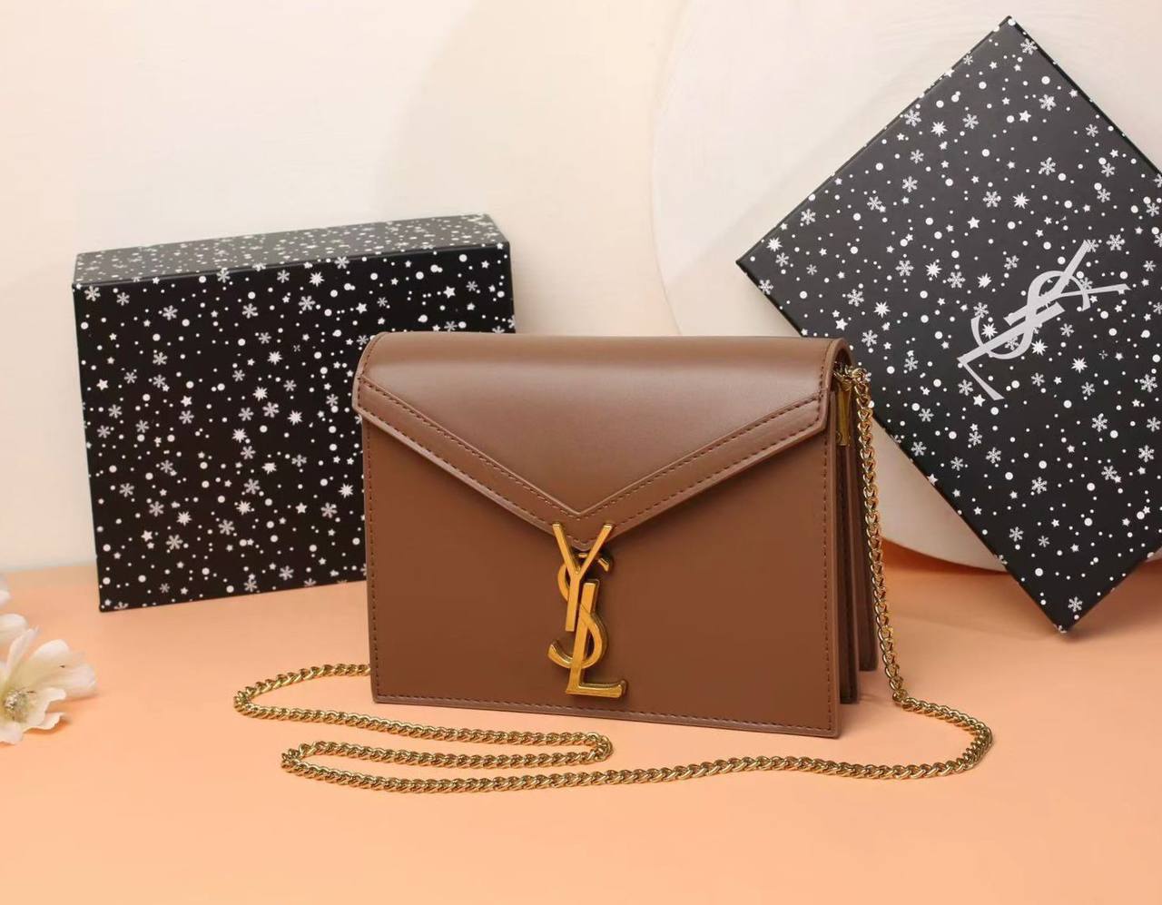 YSL 
GOOD QUALITY 
WITH BOX
🎁🎁🎁

100 dhs✅
SIZE: 22cm

Zain39
♥️♥️♥️