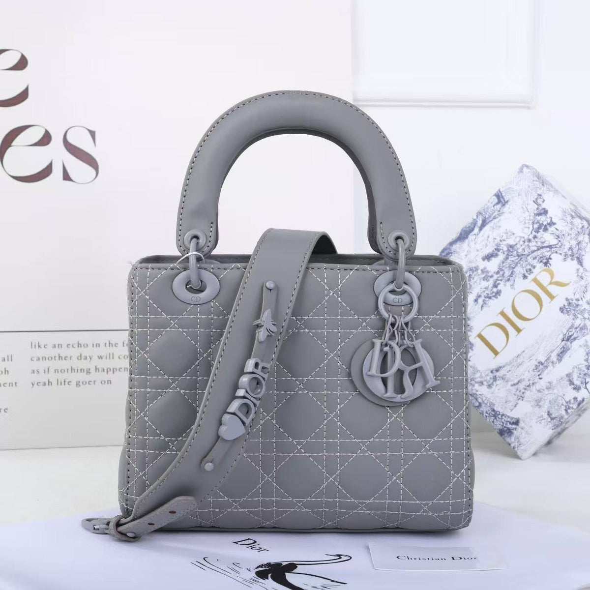 DIOR 

NEW CAME 

GOOD QUALITY 
115 dhs🇦🇪🇦🇪

SIZE: 24cm

Zain295
Zain17
♥️♥️♥️