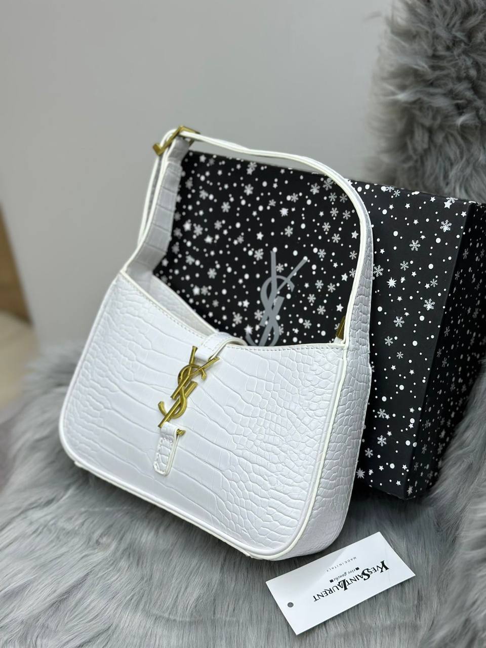 YSL 

SIZE  ………  25 CM 

95 dhs🇦🇪

with BOX
🎁🎁🎁

Zain244

اطلبوها من الوتس المثبت في الأعلى👆🏻👆🏻

تواصلو معنا 👈🏻 Zain 
For order WhatsApp pinned 👆🏻

♥️♥️♥️