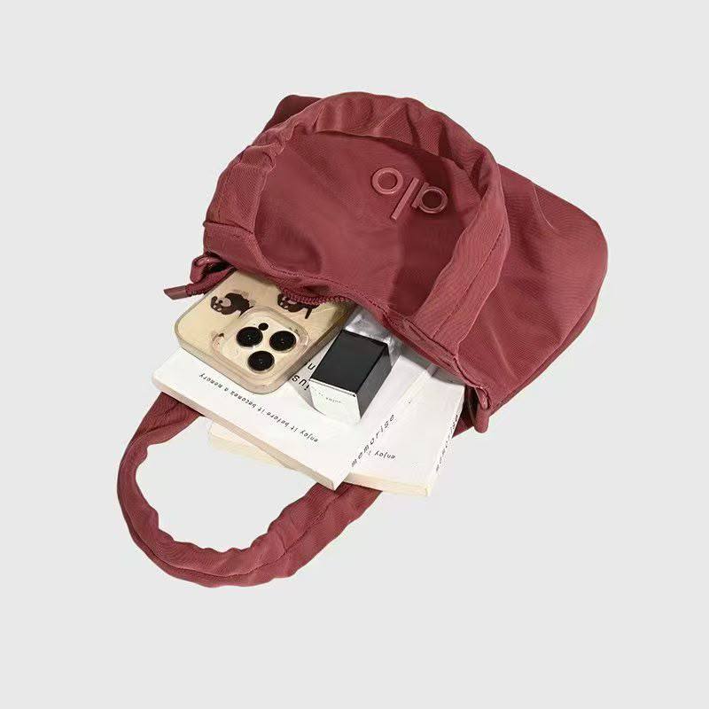 Alo 
70 dhs✅
size 24×10×14cm

Zain42
♥️♥️♥️
