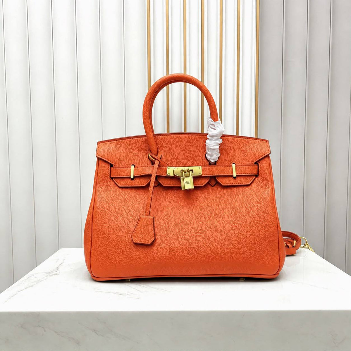 HERMES BIRKIN 

30CM 
NEW CAME 
GOOD QUALITY 

30cm
115 dhs🇦🇪🇦🇪

Zain295
♥️♥️♥️