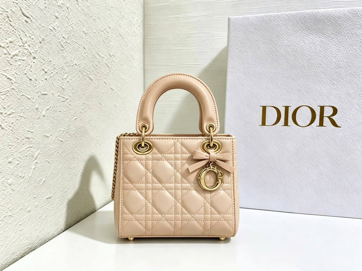 DIOR 

NEW CAME 

HIGH QUALITY 
WITH BOX 

125 dhs🇦🇪🇦🇪

Zain39
♥️♥️♥️