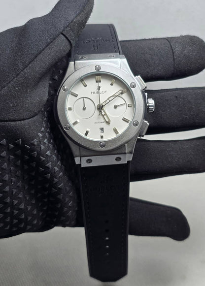 Hublot Men
*Chronograph working*
90 dhs🪙💕

Zain29
♥️♥️♥️