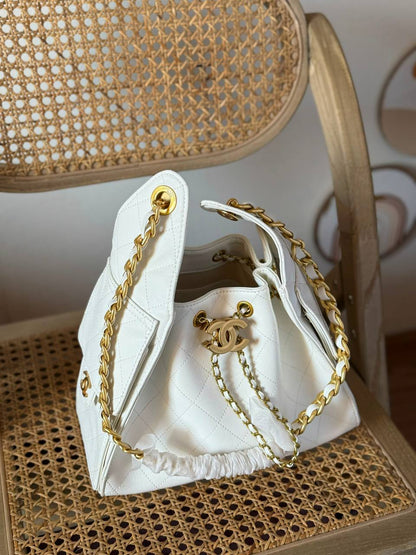 Available again✨✨✨

CHANEL 

22_25cm
360_380😍

*MASTER QUALITY*

With box🎁

Zain167
♥️♥️♥️