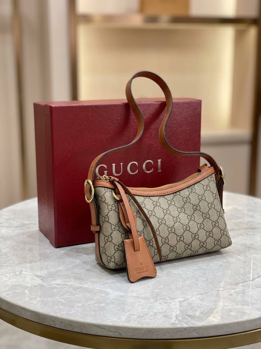 Gucci

90 dhs🇦🇪🇦🇪

With box
21 cm

Zain219
♥️♥️♥️