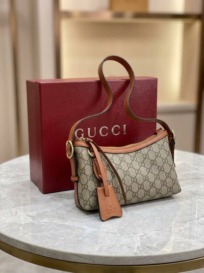 Gucci

90 dhs🇦🇪🇦🇪

With box
21 cm

Zain219
♥️♥️♥️