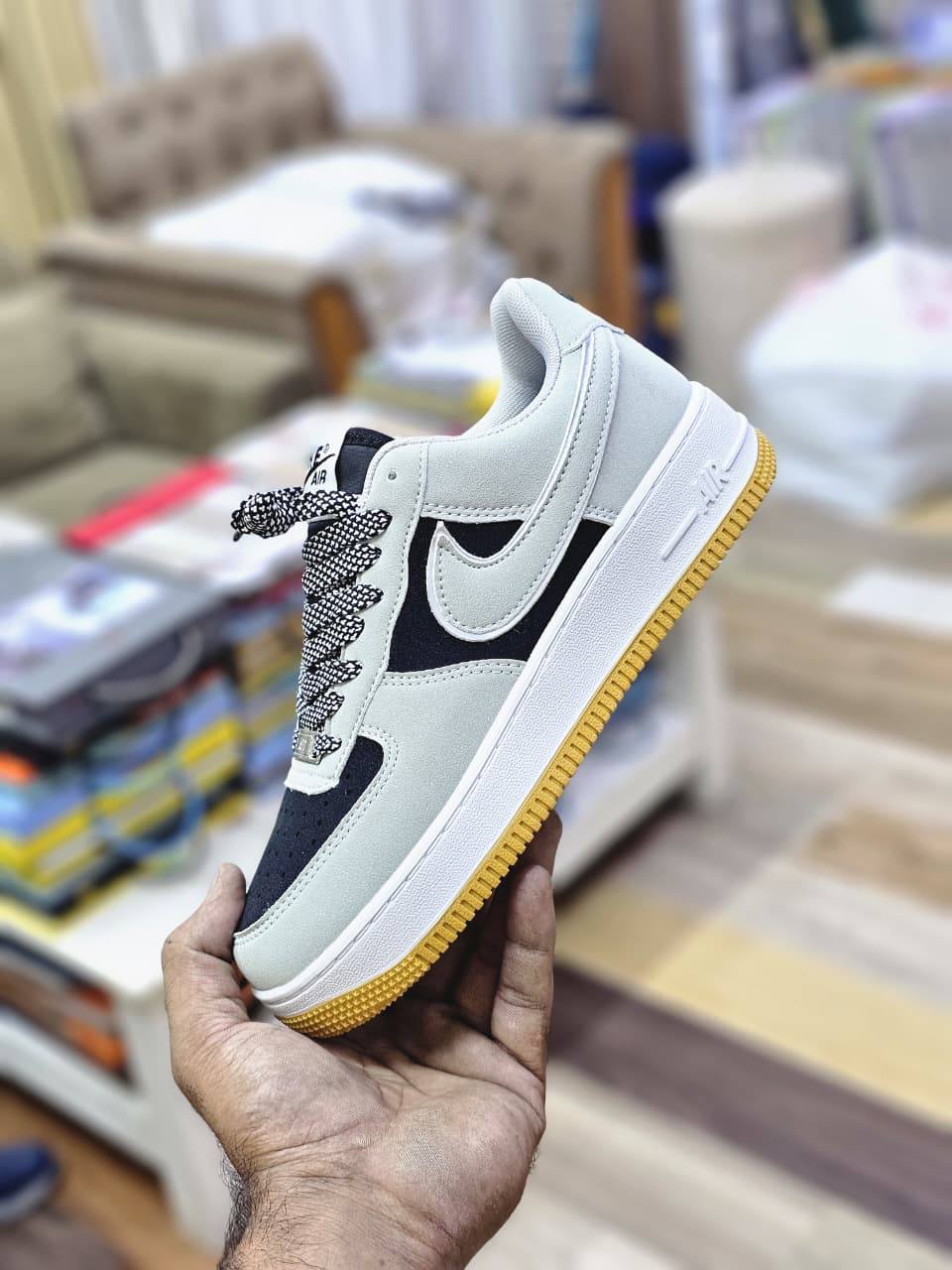 Airforce 1
Size 40to45 
95 dhs✅

Zain28
♥️♥️♥️