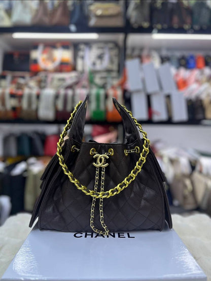 Chanel
with box 
120 dhs✅

Zain50
♥️♥️♥️