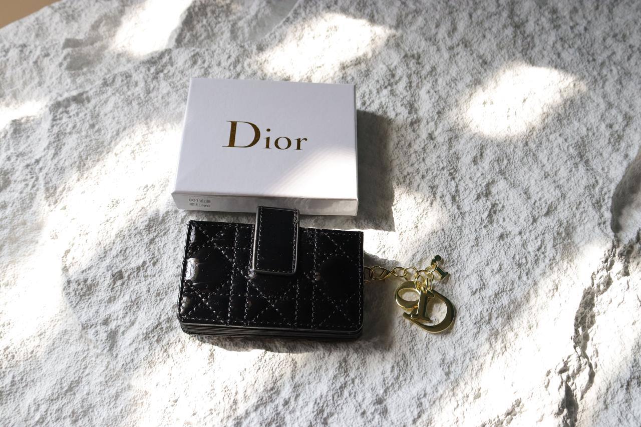 Dior 
Ladies Wallet
55 dhs🪙🌨️

Zain33
♥️♥️♥️