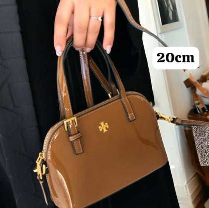 Tory Burch
Good quality 
95 dhs💓
With box 📦

Zain70
♥️♥️♥️