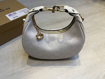 Coach Jonie bag 

20cm
95 dhs💓 

with BOX
🎁🎁🎁

Zain44
♥️♥️♥️