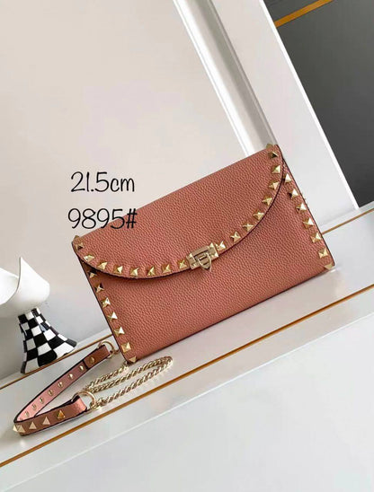 Valentino
110 dhs✅
High-quality with box

Zain35
♥️♥️♥️