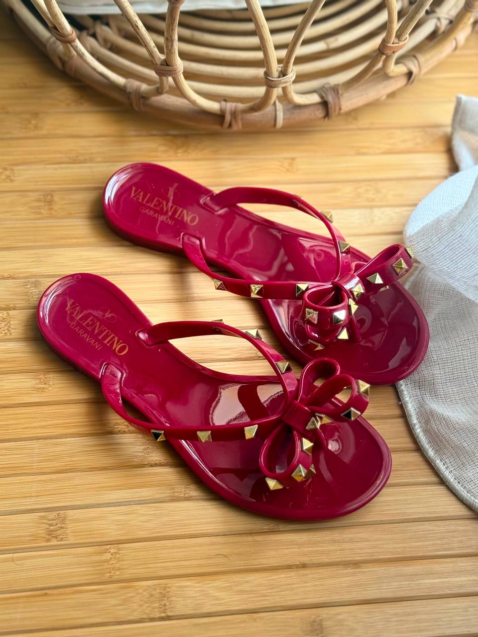 Valentino
AA Quality
𝗦𝗶𝘇𝗲 𝟯𝟲 𝘁𝗼𝗼 𝟰𝟭 
450 dhs🇦🇪🇦🇪

Zain303
♥️♥️♥️
