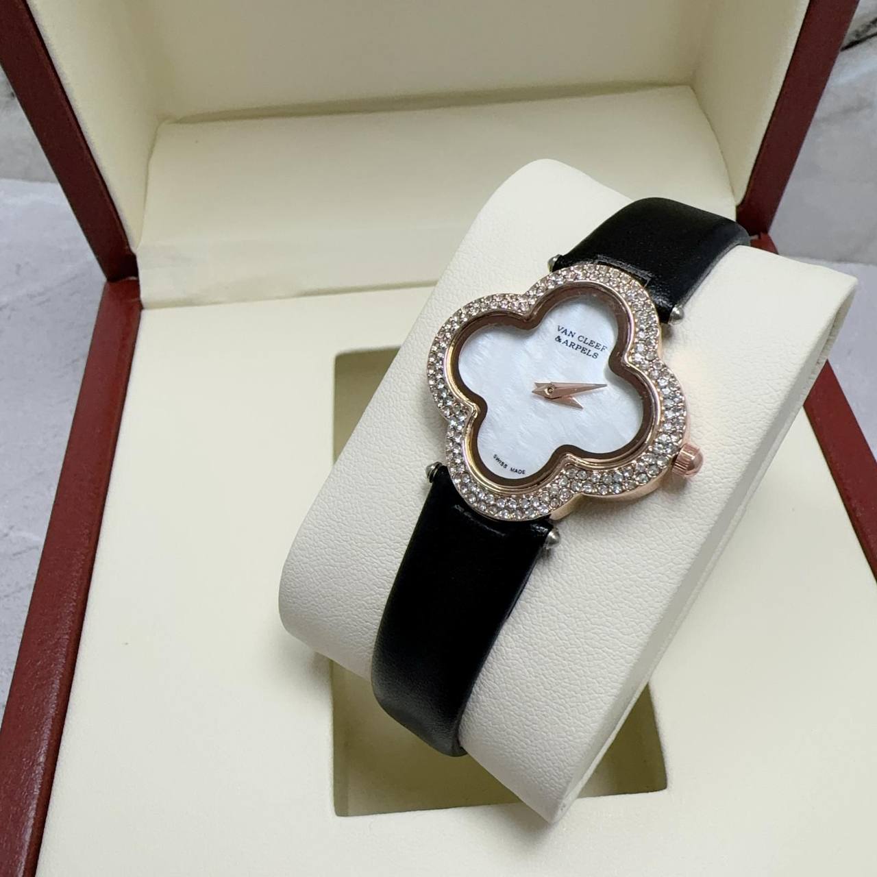 Leather belt 
ladies watches 
55 dhs🌺

Zain45
♥️♥️♥️