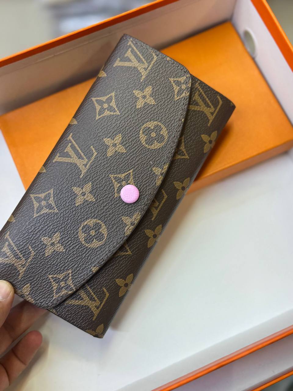 LV Ladies wallet

With box
🎁🎁🎁

40 dhs✅
Good quality

Zain93
♥️♥️♥️