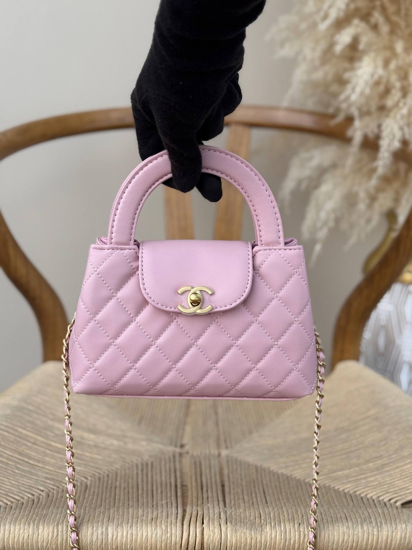 Available again✨✨✨
CHANEL
20cm
330 dhs👑
Top quality 
With box🎁

Zain167
♥️♥️♥️