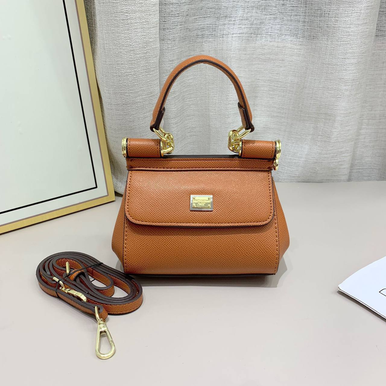 D&G

new came 

good quality 

with box 
🎁🎁🎁

90 dhs🪙🖤

Zain39
♥️♥️♥️