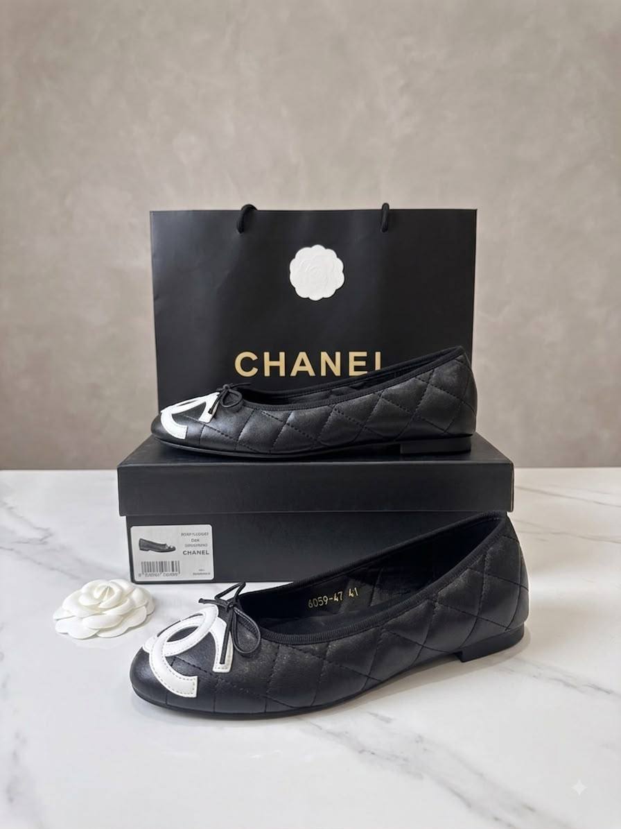 NEW CAME
CHANEL 
GOOD QUALITY
100 dhs🇦🇪🇦🇪
Size 36 TO 41

Zain40
♥️♥️♥️