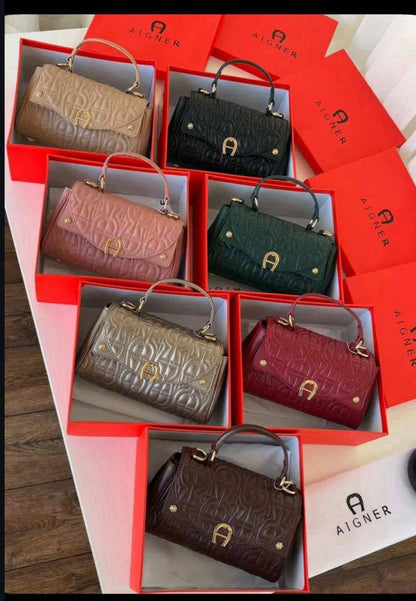 Coach - Aigner
90 dhs🪙💕
Good quality 

with box
🎁🎁🎁

Zain35
♥️♥️♥️