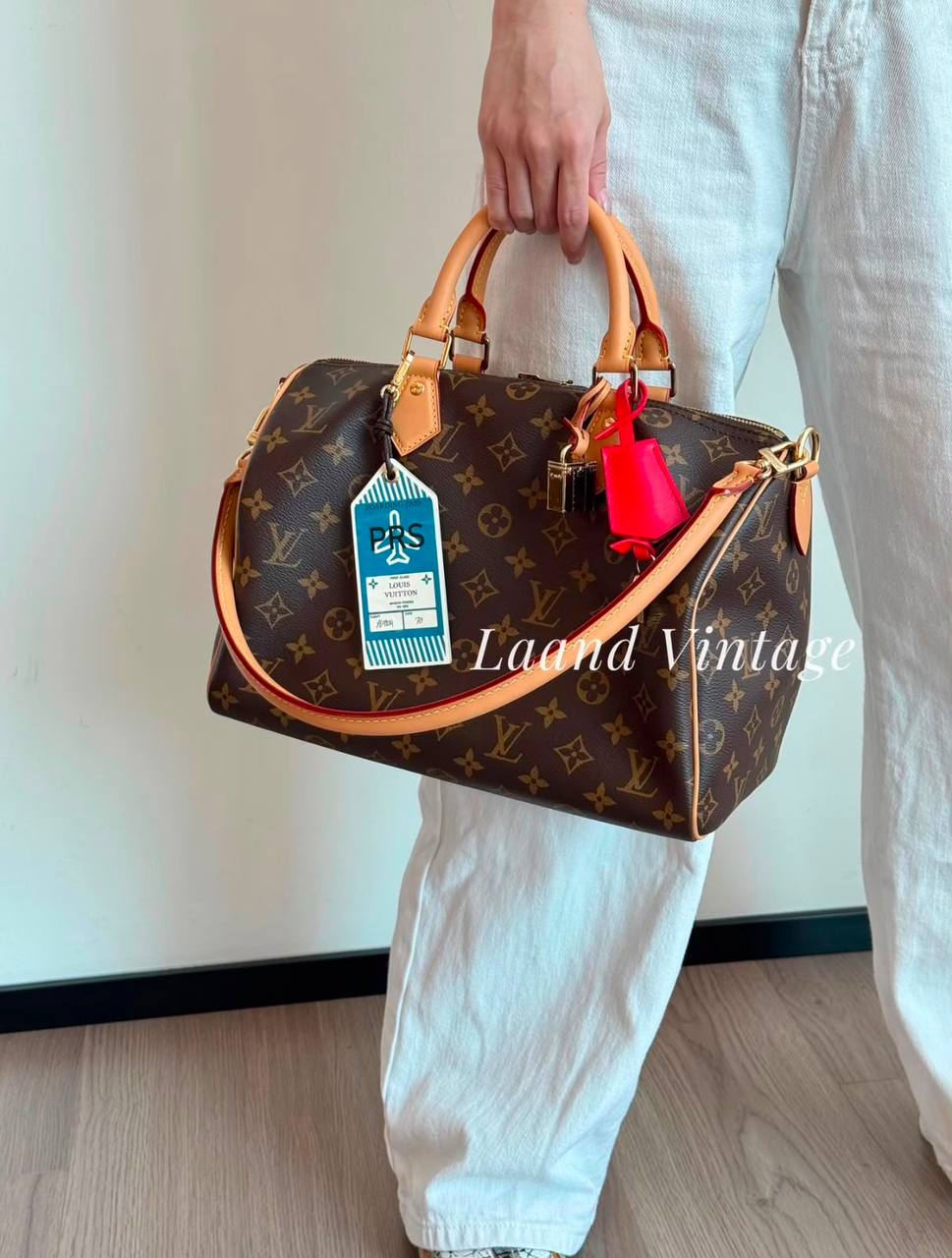 LOUIS VUITTON 

COPY ONE 

NEW DESIGN 

220 DHS🇦🇪🇦🇪🇦🇪

Zain295
♥️♥️♥️