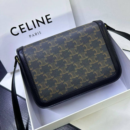 CELINE 
GOOD QUALITY
 WITH BOX 🎁
110 dhs✅

Zain295
♥️♥️♥️