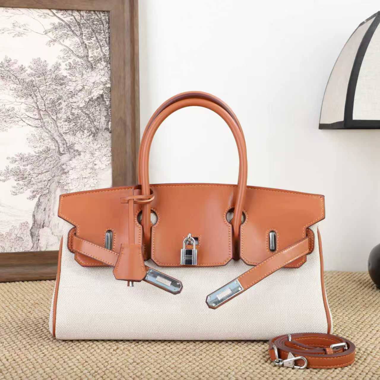 Hermes
125 dhs🌺
Size:34*18*15

Zain07
♥️♥️♥️