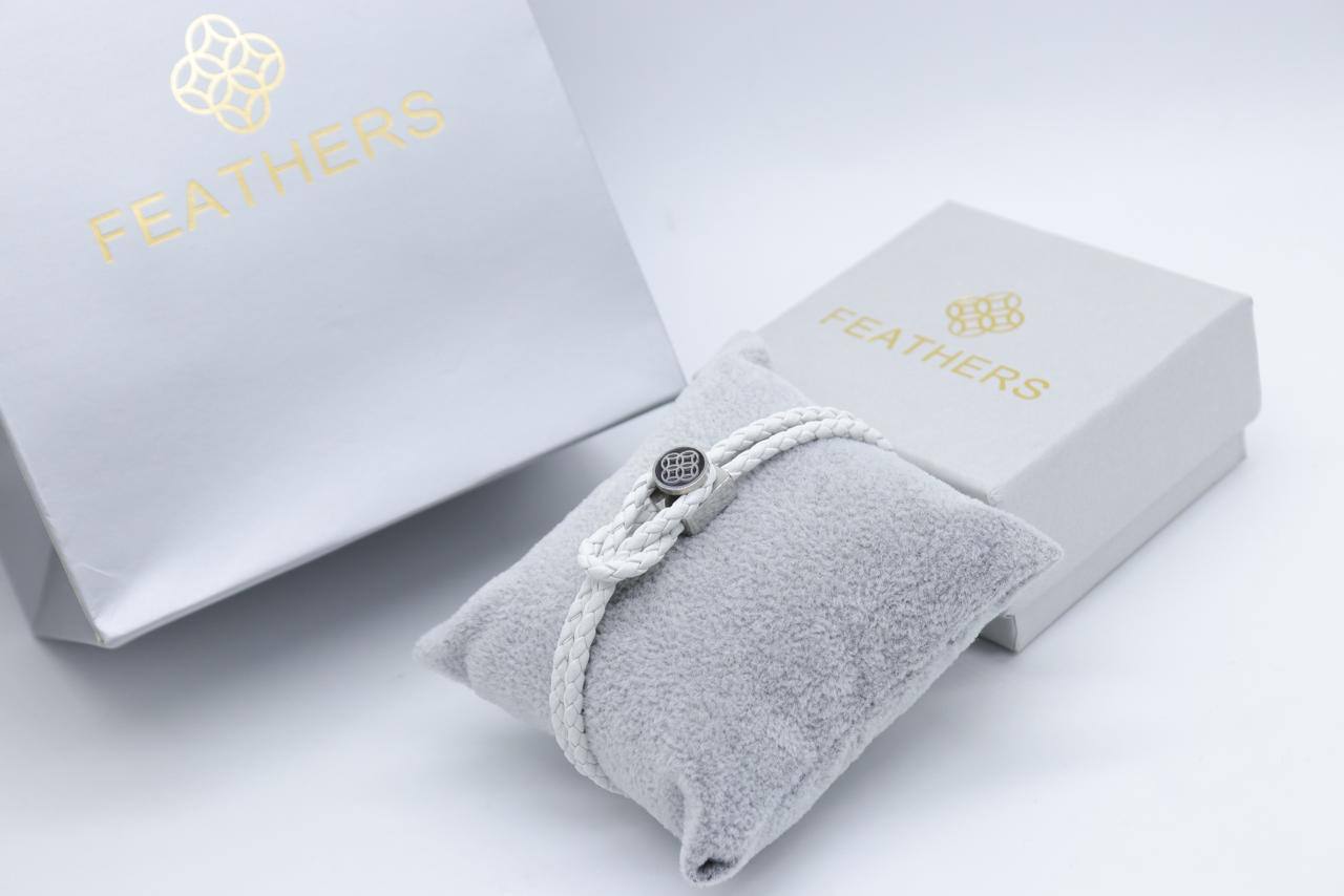 Bracelet 
55 dhs💓
+Box and paper bag🎁

Zain33
♥️♥️♥️