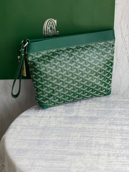 GOYARD
*Pouch*
*Master Quality*
450 dhs✅

Zain179
♥️♥️♥️