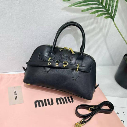 Miu Miu
28*16.5*10 cm
95 dhs💓

Zain17
♥️♥️♥️