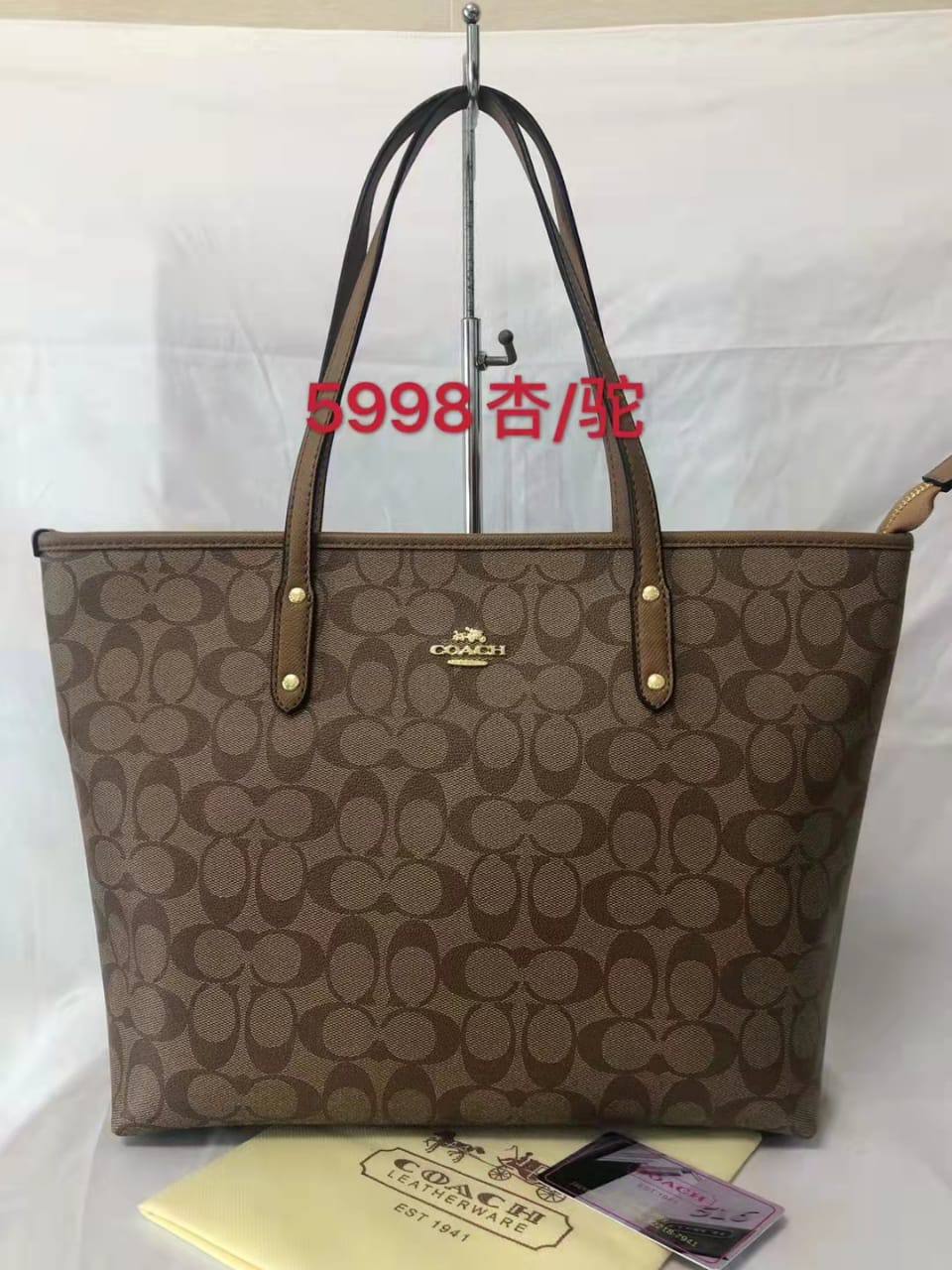Coach
90 dhs✅
size 42cm

Zain26
♥️♥️♥️