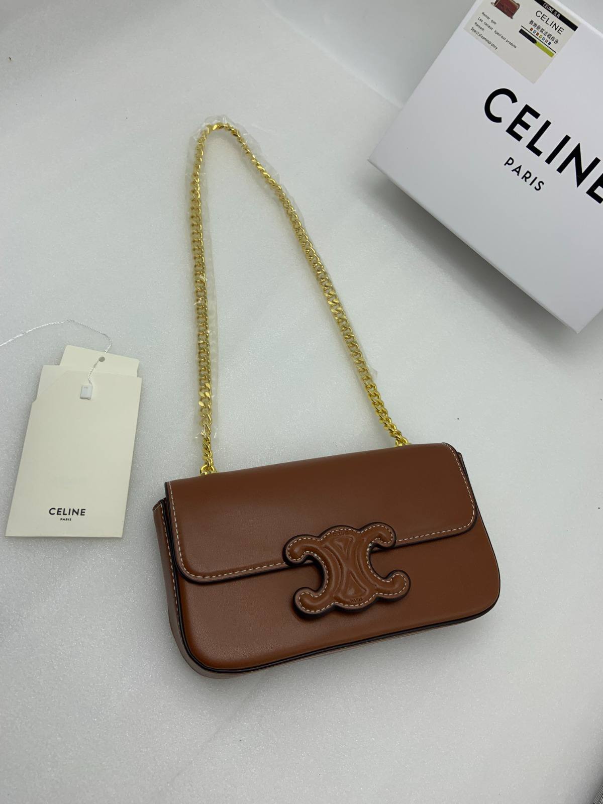 CELINE

Best quality 

with box

95 dhs🇦🇪🇦🇪

size 21CM

Zain290
♥️♥️♥️