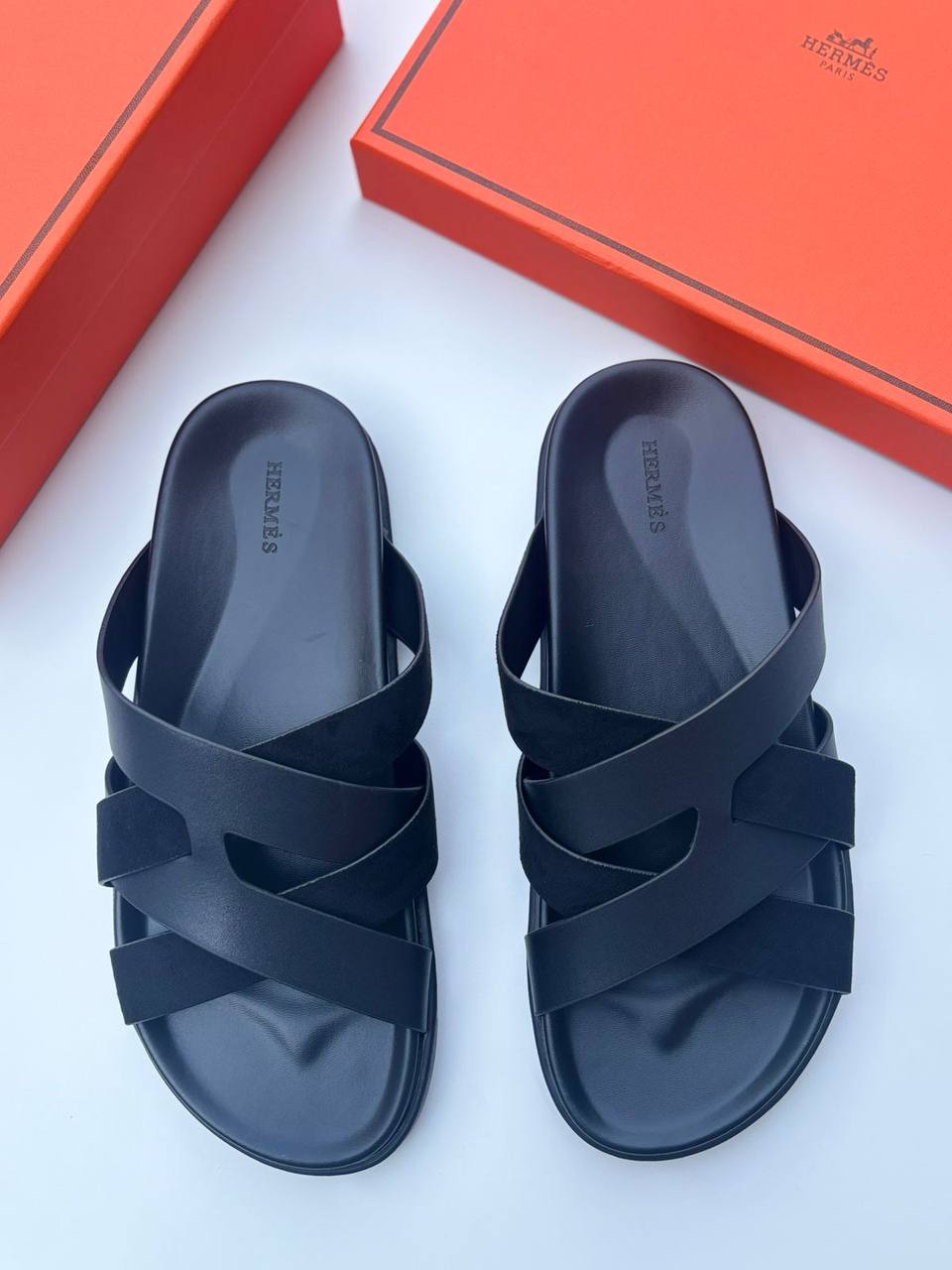 Hermes slipper (men)
110 dhs🪙💕
Size 40-46

Zain55
♥️♥️♥️