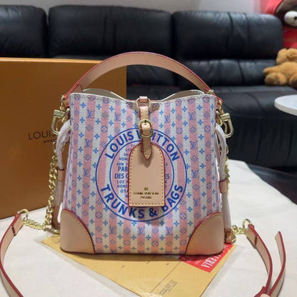 LV

NEW CAME 

HIGH QUALITY 
WITH BOX 
130 dhs🇦🇪🇦🇪

Zain39
♥️♥️♥️
