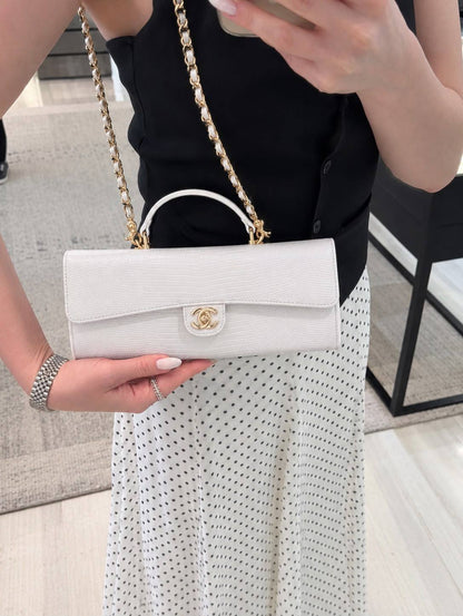 CHANEL 

NEW CAME 

GOOD QUALITY 

105 dhs🇦🇪🇦🇪

Size :25cm

Zain39
Zain295
Zain17
♥️♥️♥️