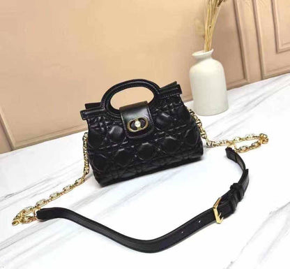 💎  Dior Jolie new
1⃣️ First quality +🎁
Size : 19 * 13.5 cm
115 dhs🪙🌨️
with 🎁

Zain115
♥️♥️♥️