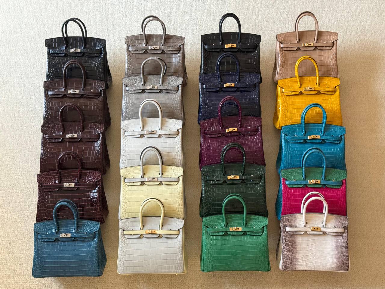 Hermes birkin croc 25cm💕master quality😍


with box❤️
🎁🎁🎁

780 dhs🪙🌨️

Zain52
♥️♥️♥️