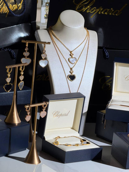 CHOPARD
New Collection 😍
Quality: Super Master 
Non -Tarnish color
For Price 👇 WTSP Text Zain 0568585901

Zain268
♥️♥️♥️