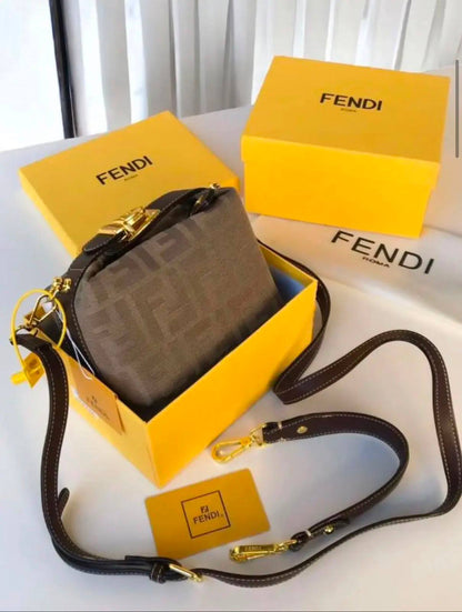 Fendi
100 dhs✅
Size：15CM
Good-quality with box

Zain35
♥️♥️♥️