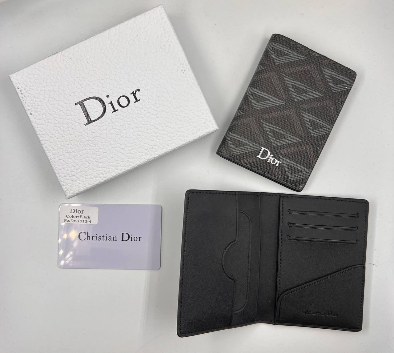 Wallets
60 dhs🇦🇪🇦🇪

Zain182
♥️♥️♥️